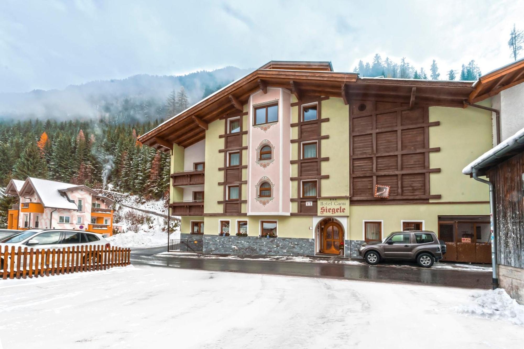 Hotel Garni Siegele - Inklusive Silvretta-Card Premium 伊施格尔 外观 照片